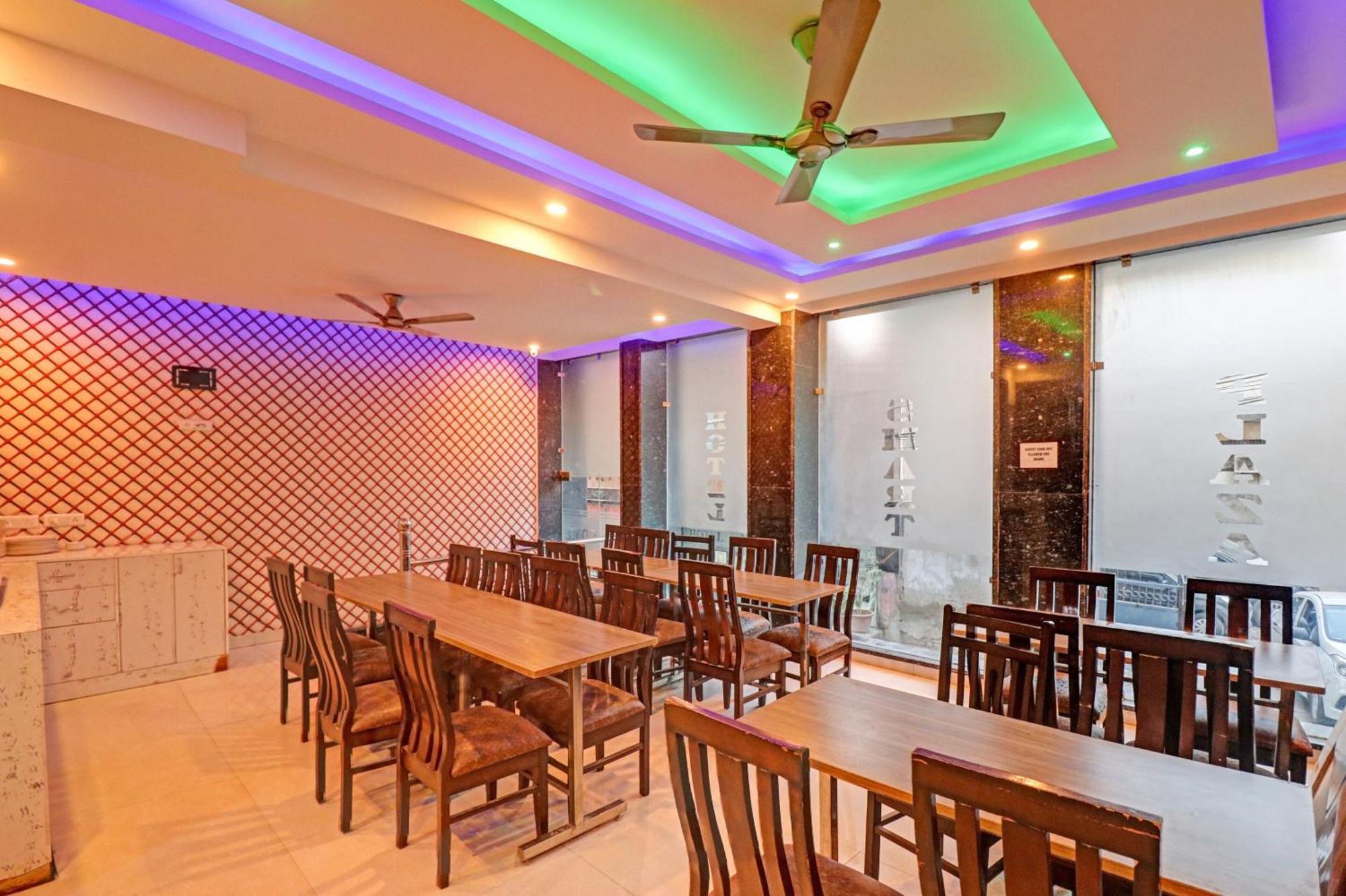 Townhouse Tark Inn นิวเดลี ภายนอก รูปภาพ