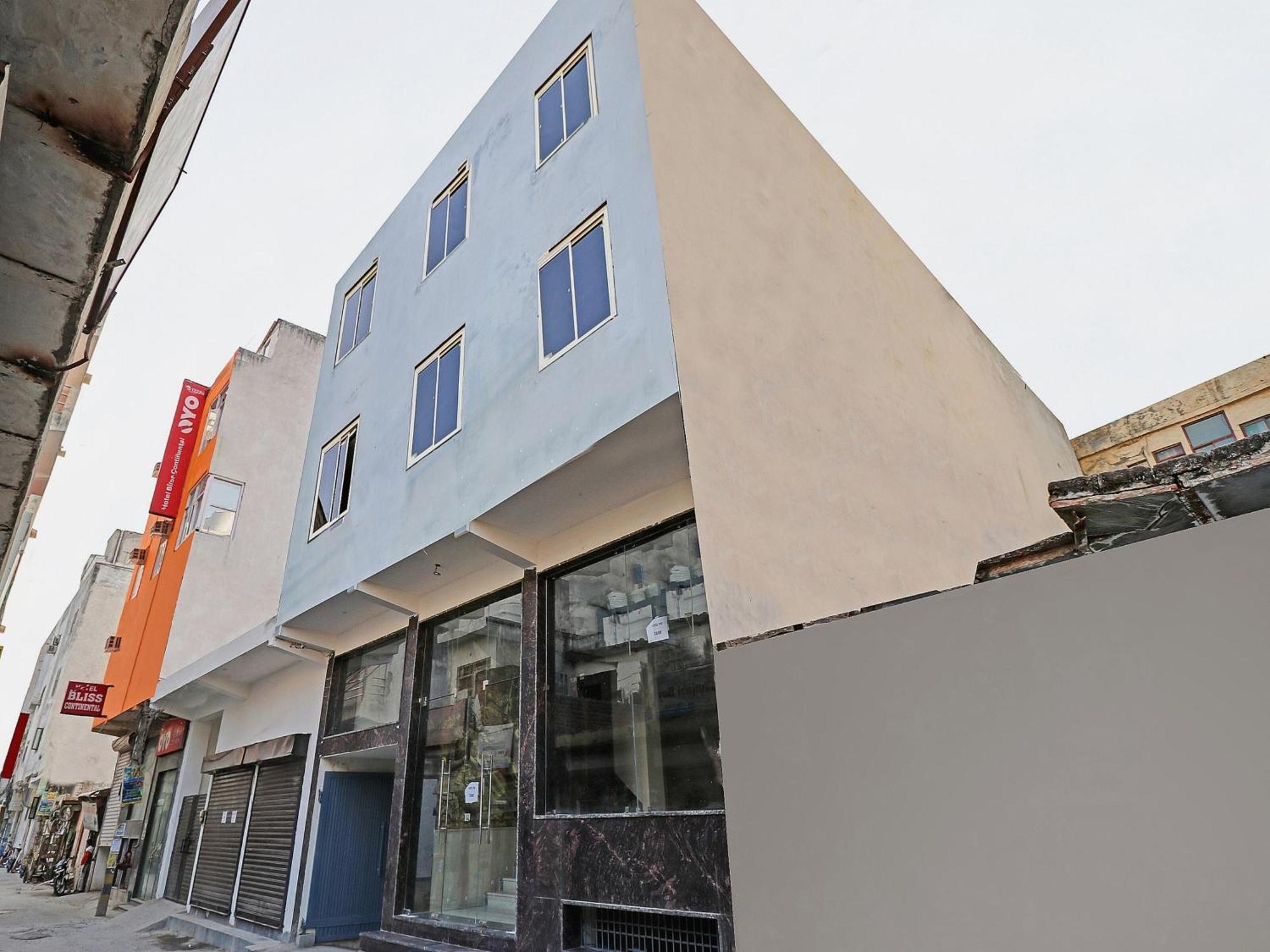 Townhouse Tark Inn นิวเดลี ภายนอก รูปภาพ