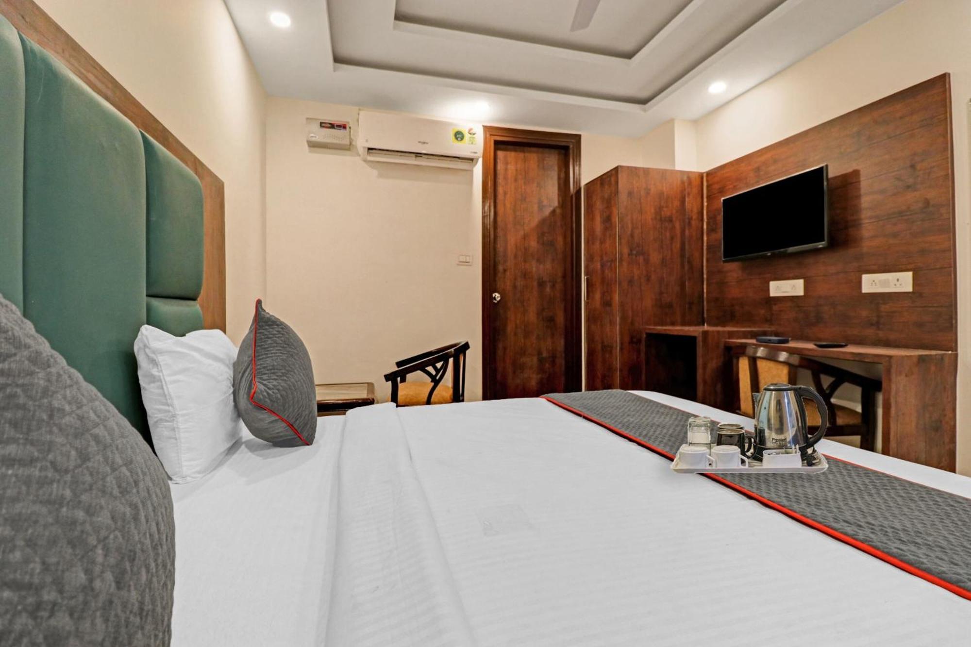 Townhouse Tark Inn นิวเดลี ภายนอก รูปภาพ