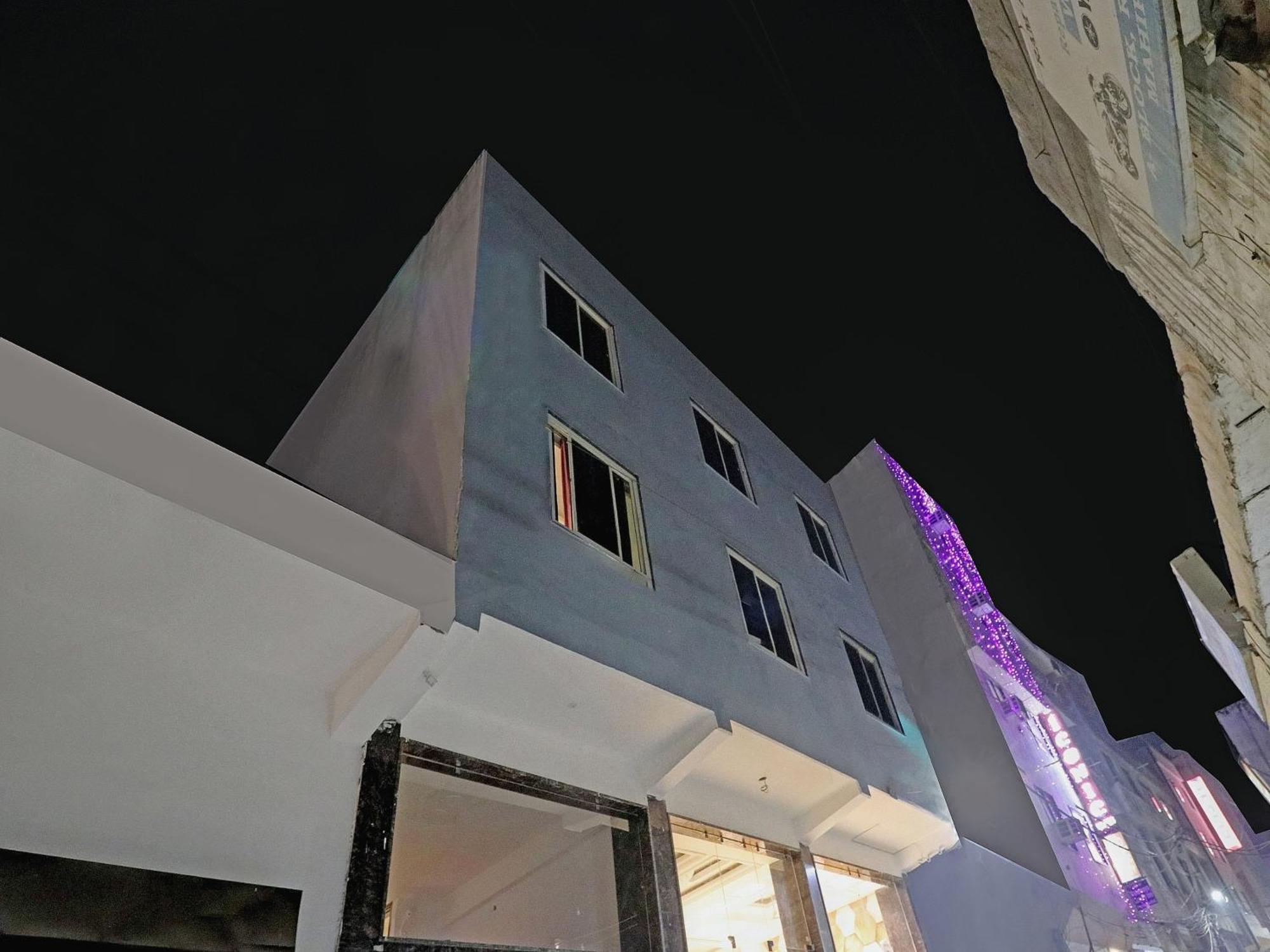 Townhouse Tark Inn นิวเดลี ภายนอก รูปภาพ