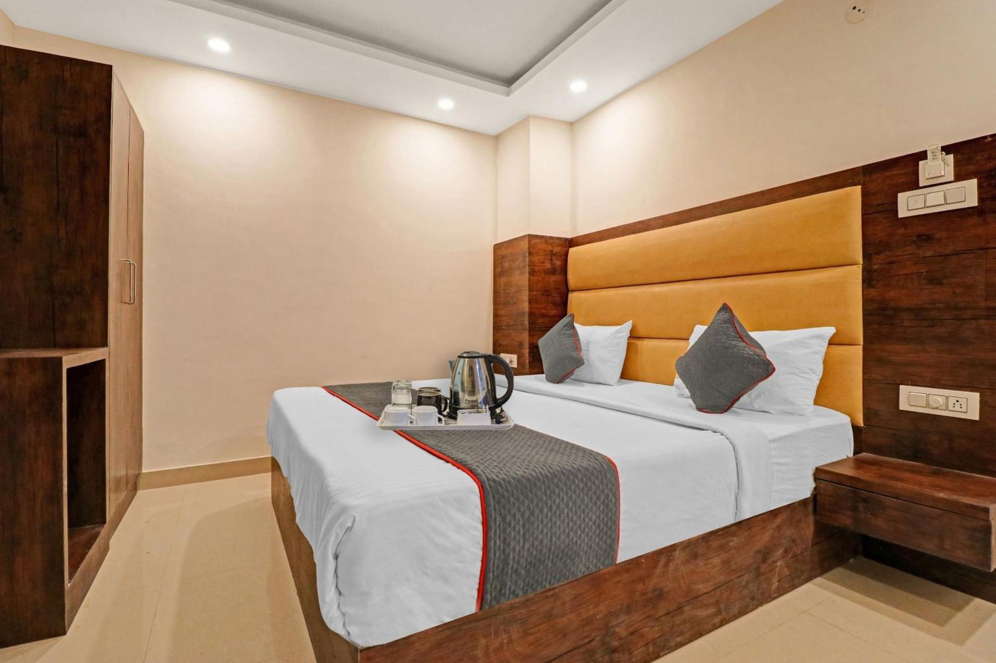 Townhouse Tark Inn นิวเดลี ภายนอก รูปภาพ