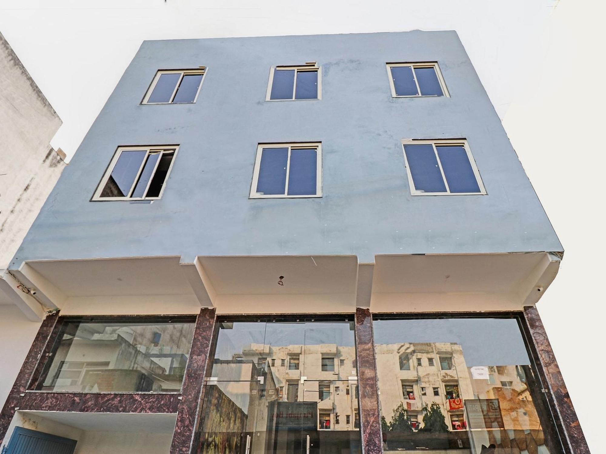 Townhouse Tark Inn นิวเดลี ภายนอก รูปภาพ