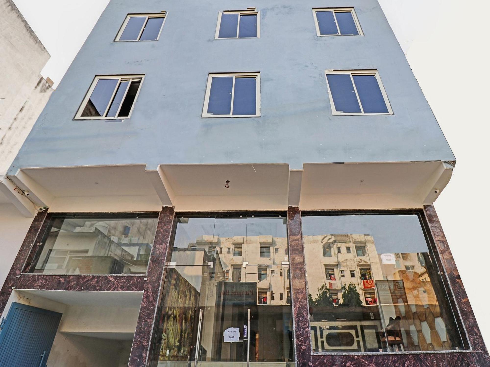 Townhouse Tark Inn นิวเดลี ภายนอก รูปภาพ