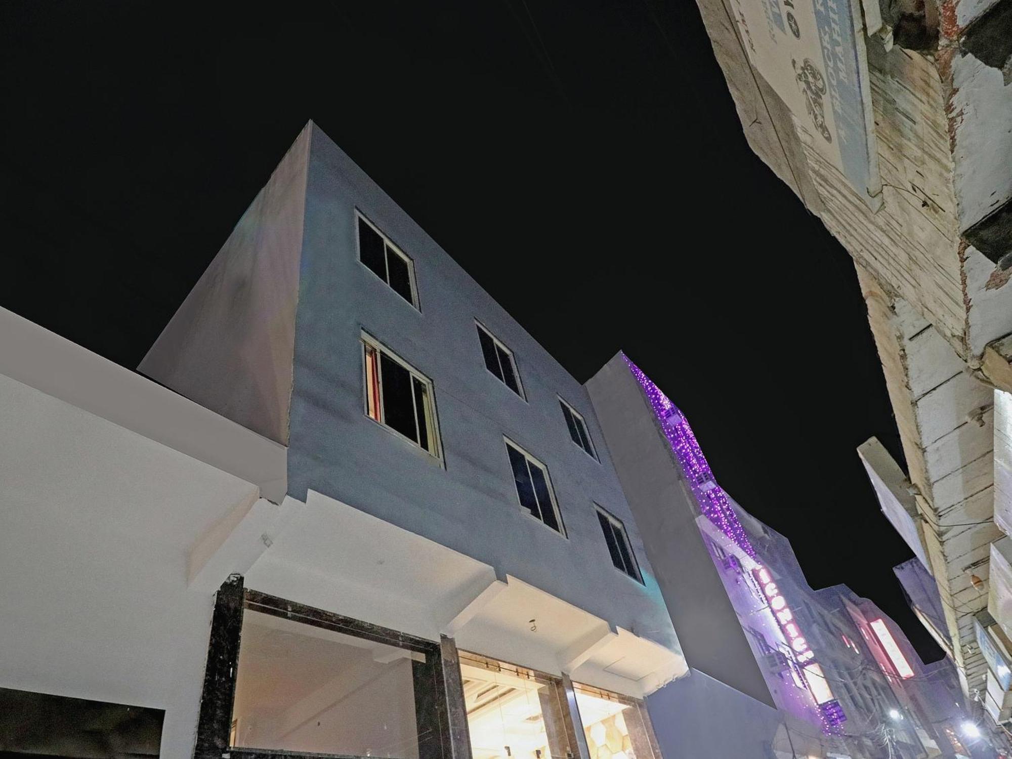 Townhouse Tark Inn นิวเดลี ภายนอก รูปภาพ