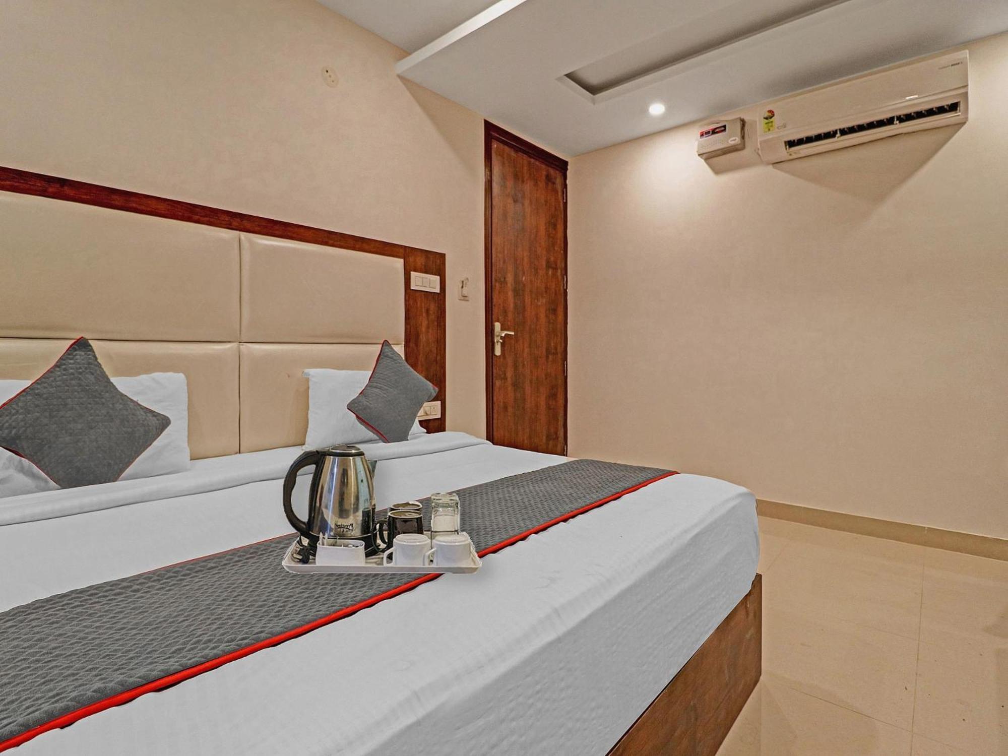 Townhouse Tark Inn นิวเดลี ภายนอก รูปภาพ