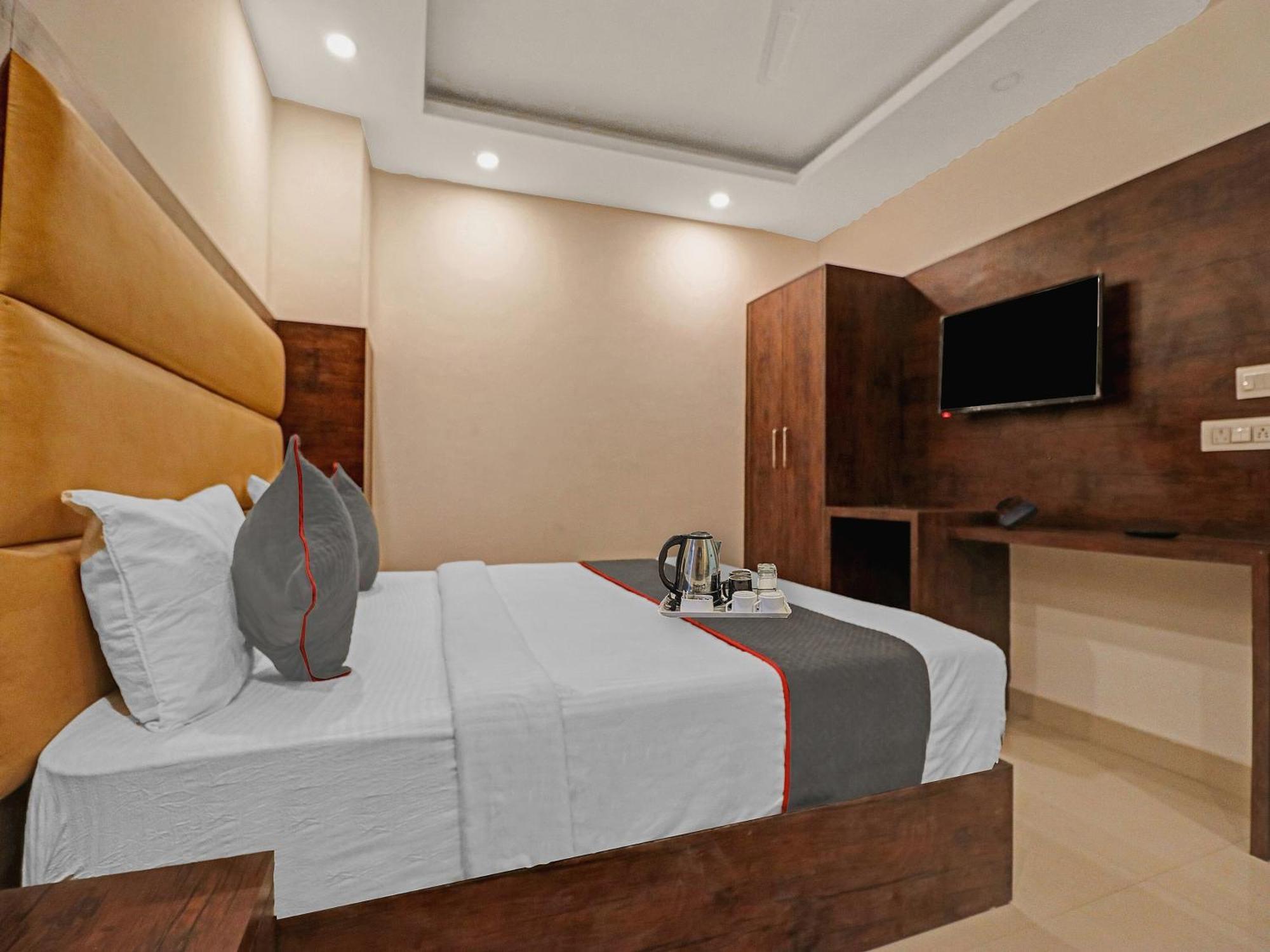Townhouse Tark Inn นิวเดลี ภายนอก รูปภาพ
