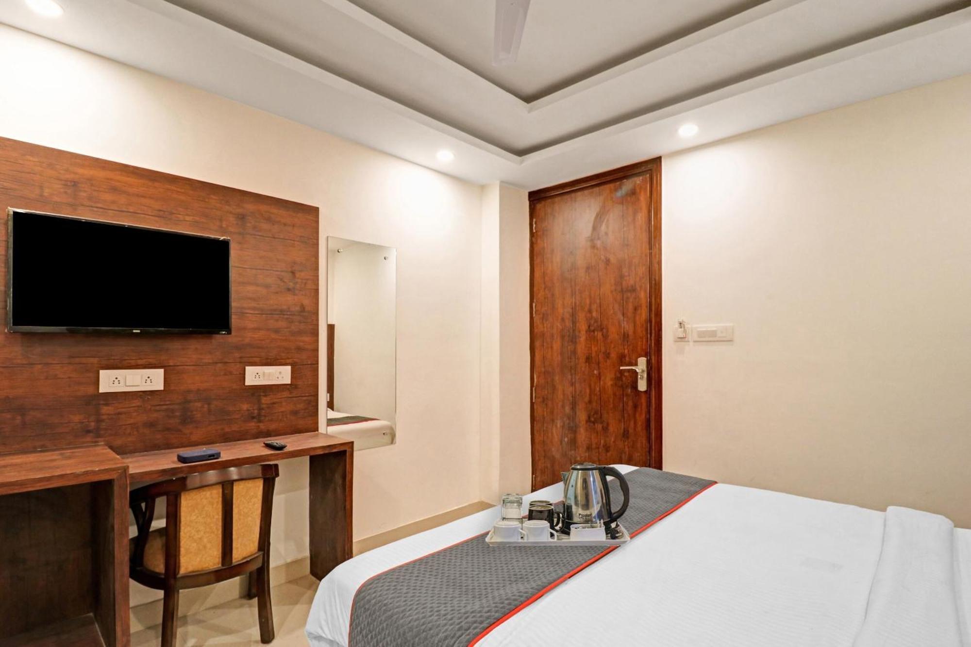 Townhouse Tark Inn นิวเดลี ภายนอก รูปภาพ