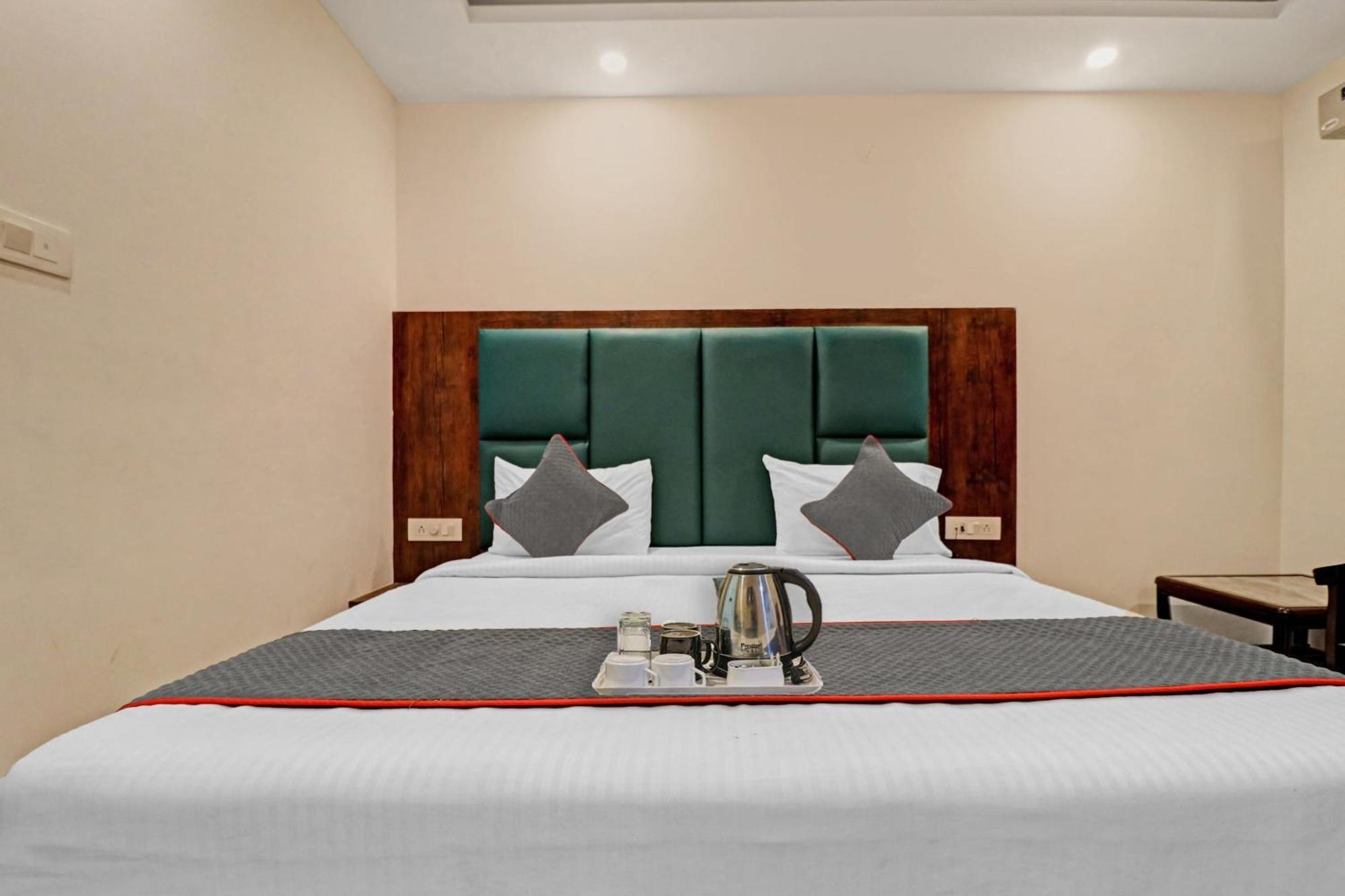 Townhouse Tark Inn นิวเดลี ภายนอก รูปภาพ